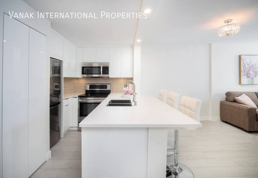 1102 Melville Street - Photo 5 of 8