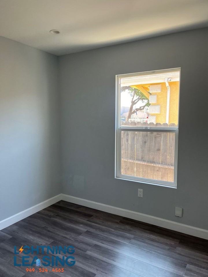 927 West 75th Street #A - Photo 3 of 5