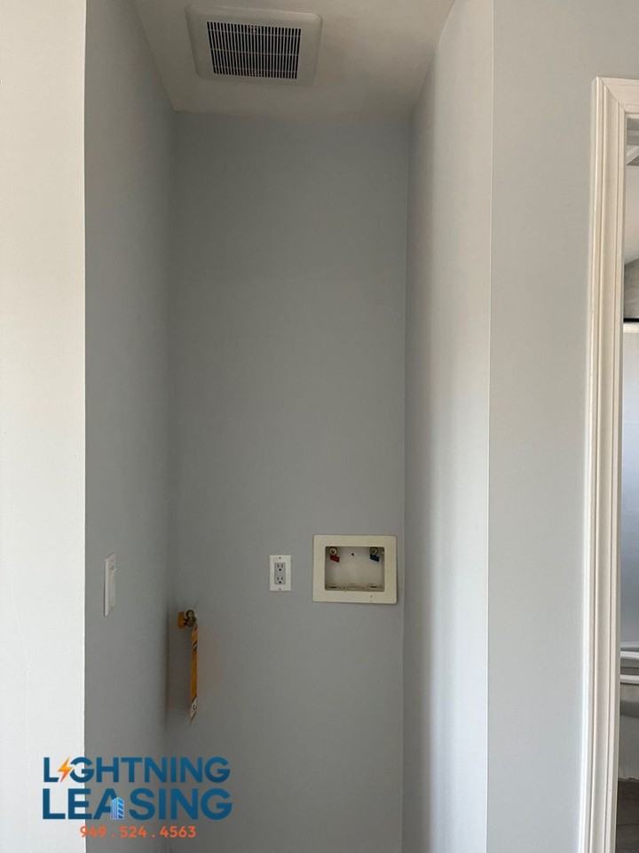 927 West 75th Street #A - Photo 4 of 5