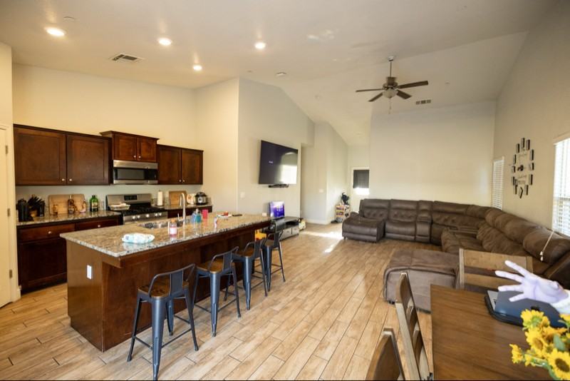 1087 S Orangewood Dr - Photo 3 of 20