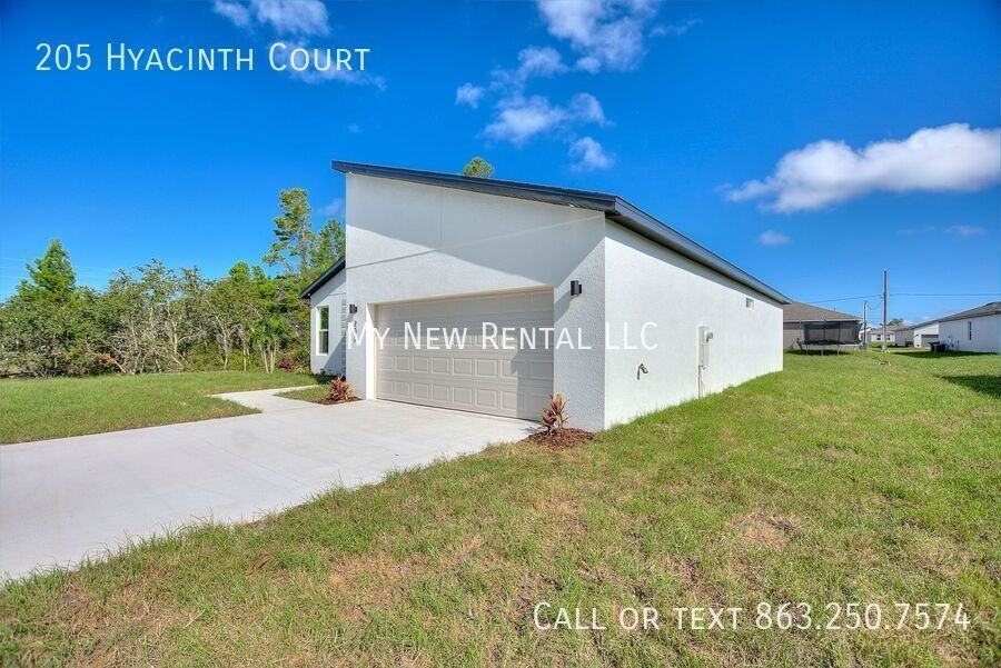 205 Hyacinth Ct - Photo 4 of 34