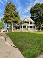 featured image of 10907 N Woodstock St #B