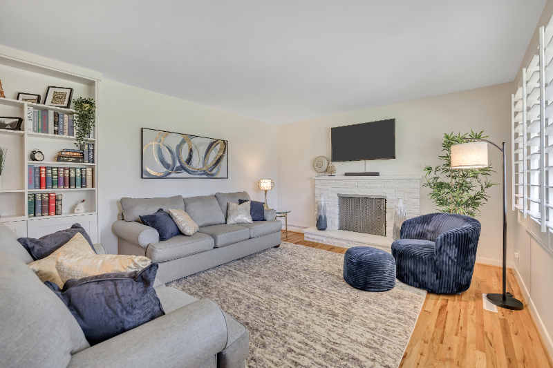 3995 S Oliver Dr - Photo 2 of 17