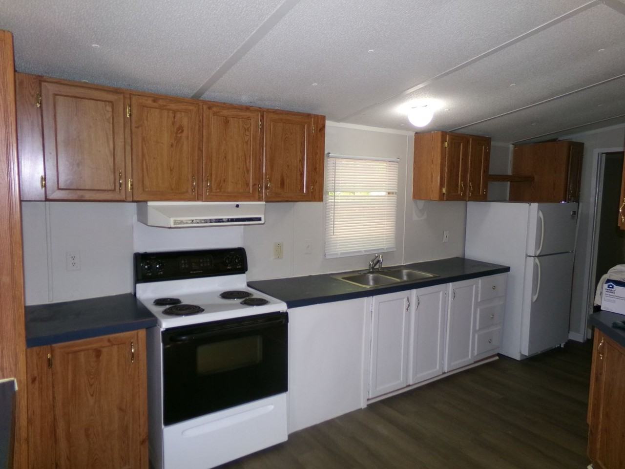 1095 Oak View Dr - Photo 3 of 17