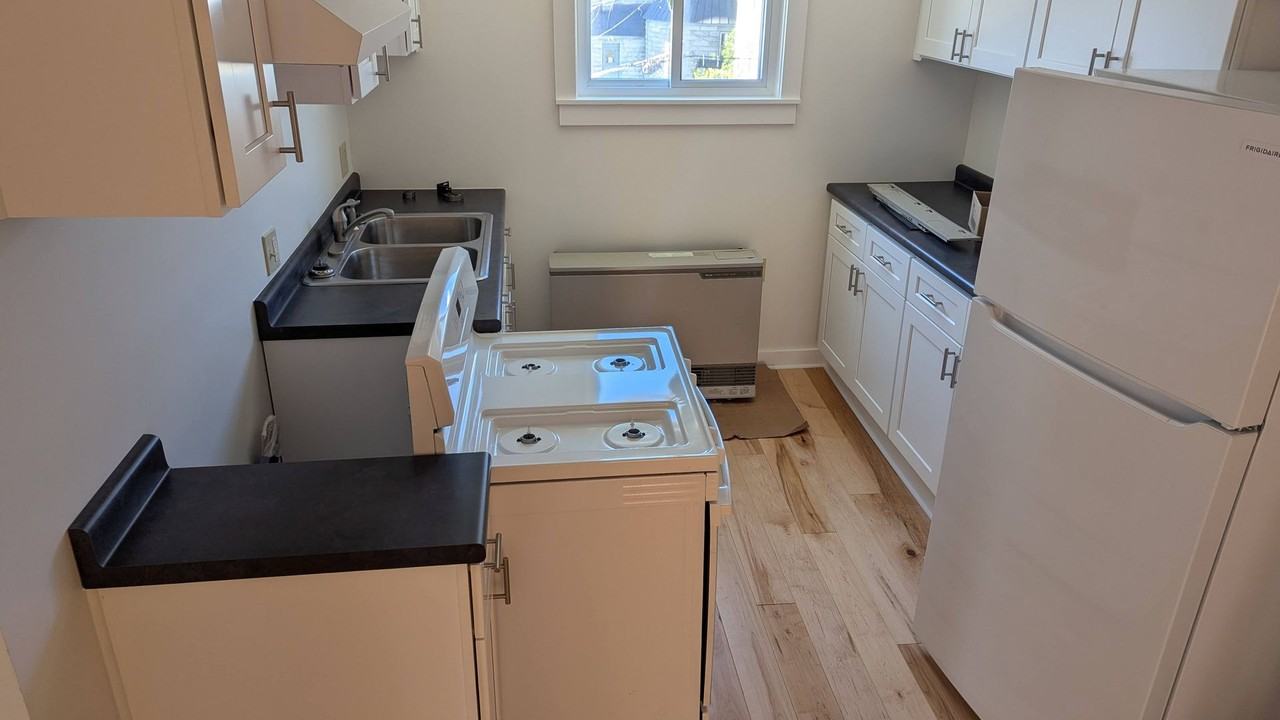 2 2 - 4 Monsignor Crosby Ave - Photo 7 of 14