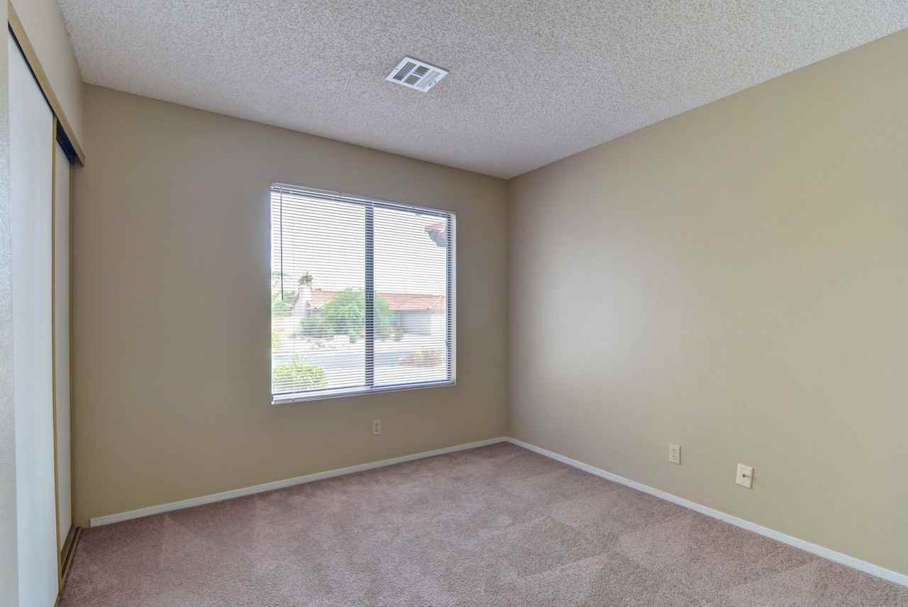 389 Newbury Ct - Photo 3 of 11