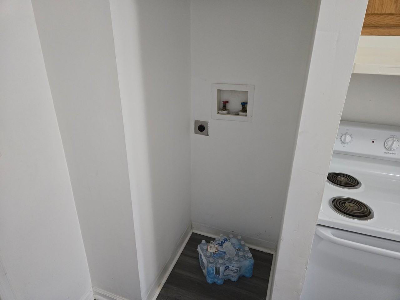 1203 W 2nd St - Photo 3 of 8