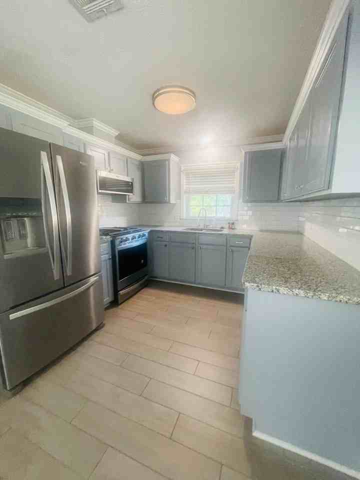 2109 Roanoke St - Photo 2 of 9