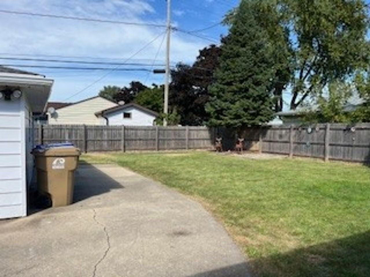 2026 87th Pl - Photo 4 of 36