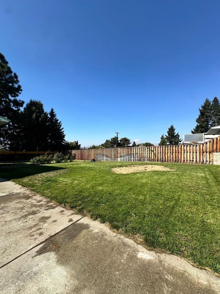 286 N Iowa Ave - Photo 4 of 16