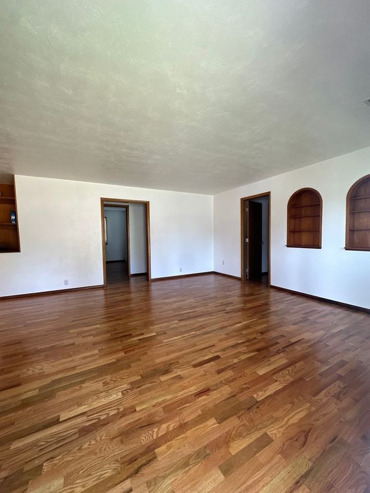 286 N Iowa Ave - Photo 5 of 16