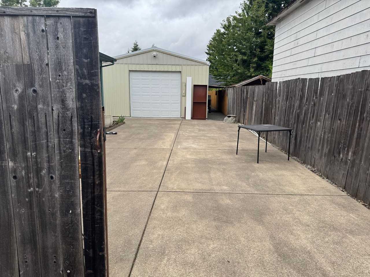 435 Nw Forest St - Photo 3 of 18