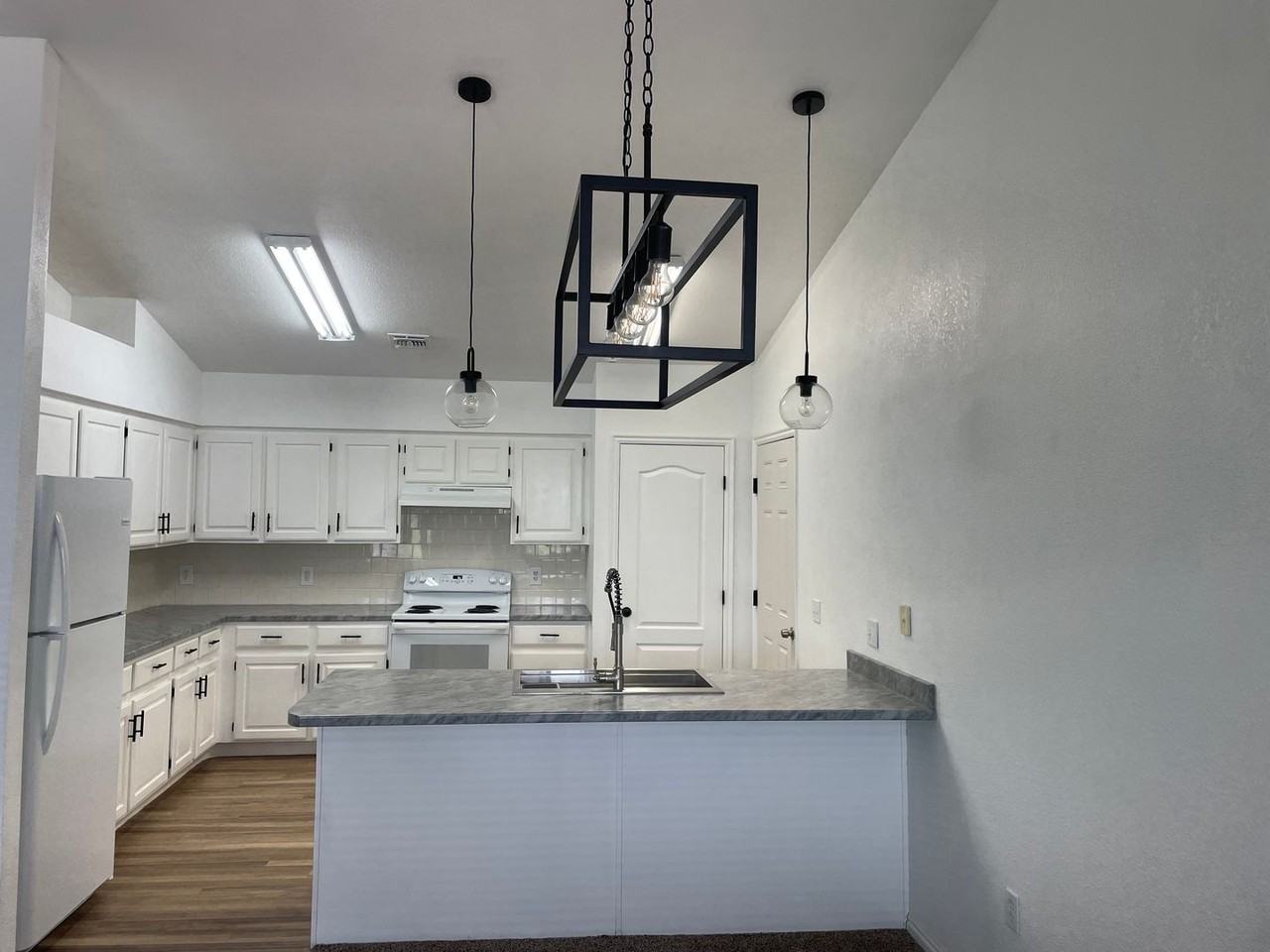 101 S 1930 W - Photo 4 of 26