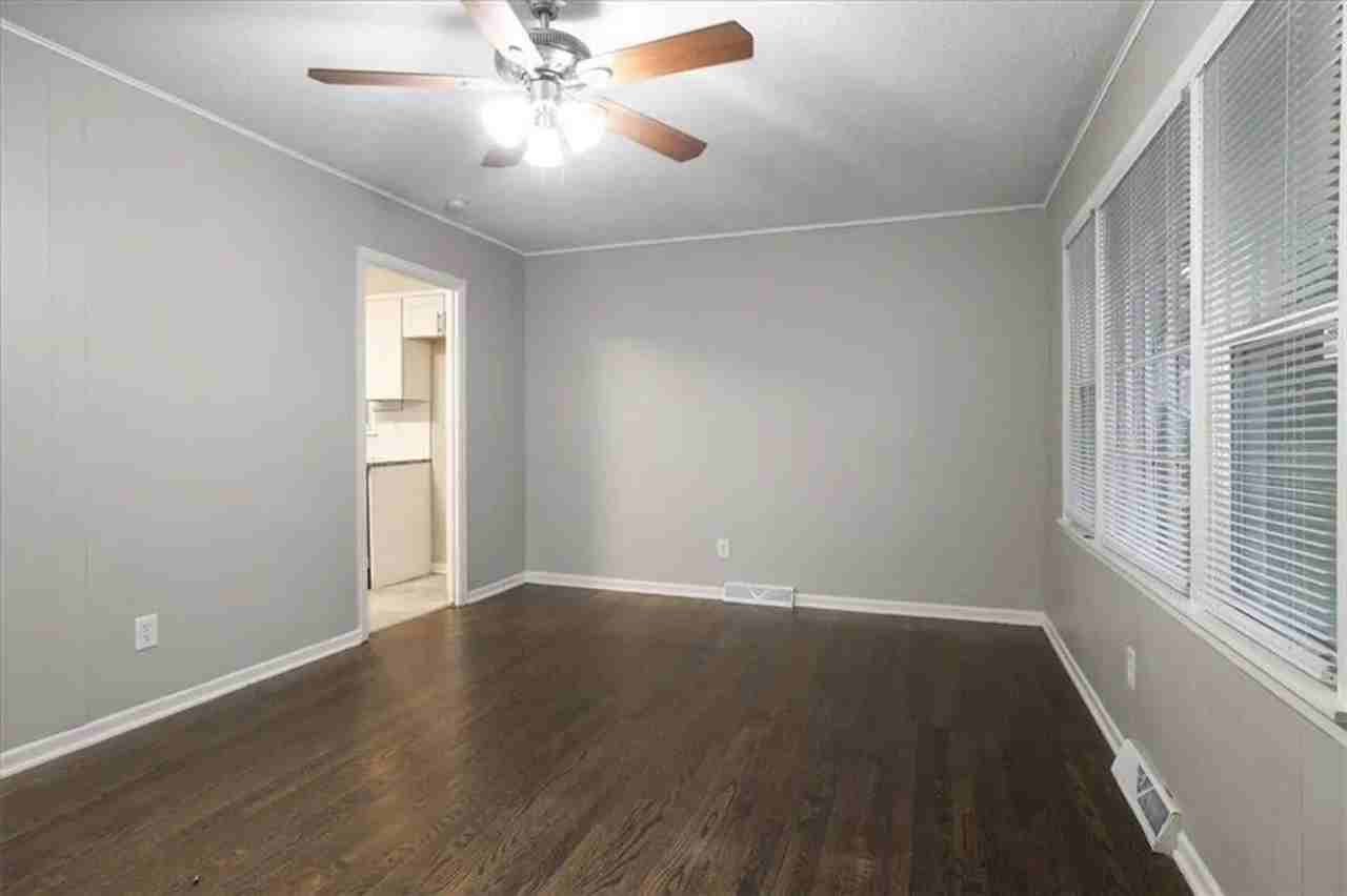 7719 E 47th Ter - Photo 3 of 12