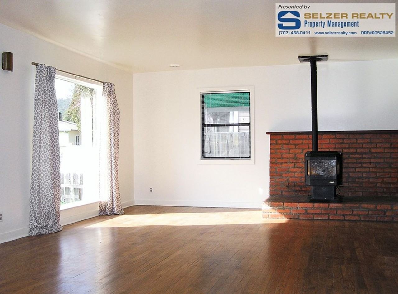 134 Franklin Ave - Photo 2 of 5