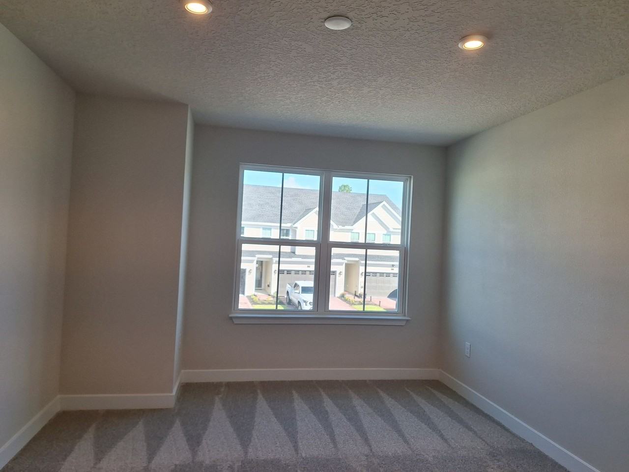 102 Gaston Ct - Photo 4 of 12