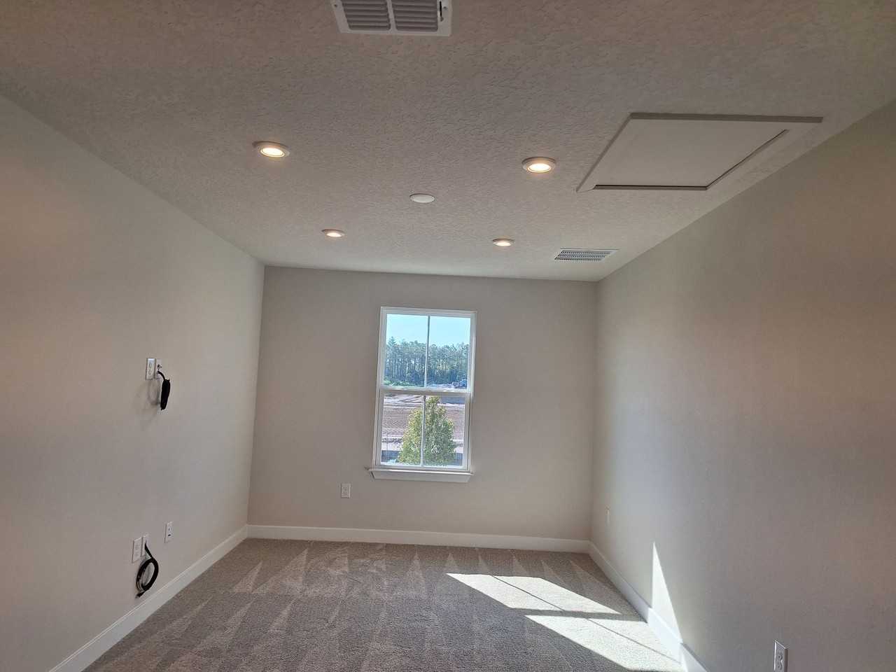 102 Gaston Ct - Photo 7 of 12