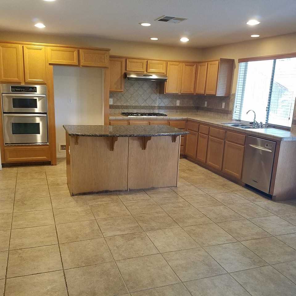 35674 Yellowstone St - Photo 3 of 50