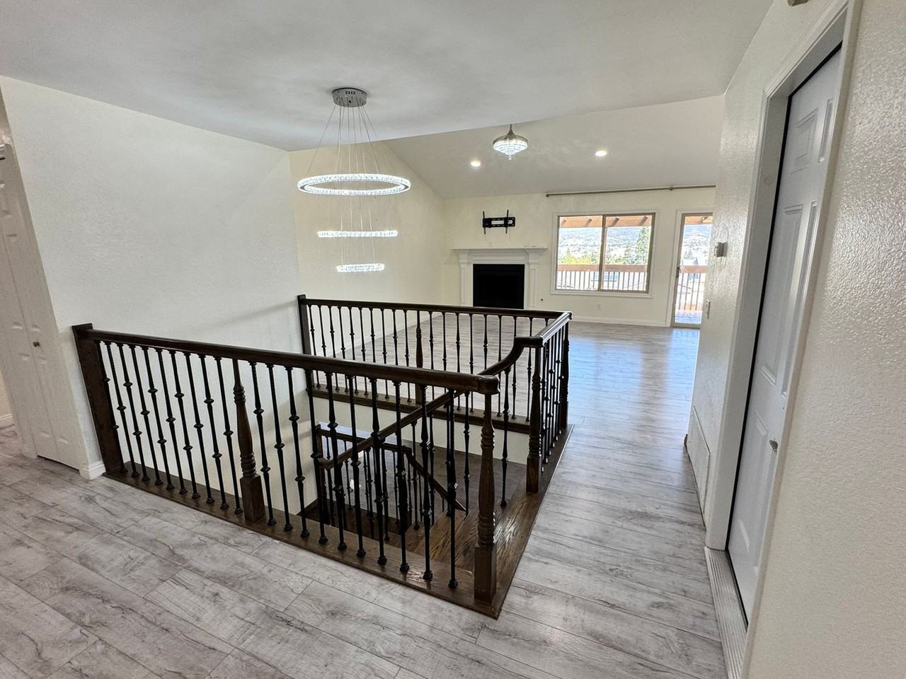 1233 Pfeifer Ln - Photo 4 of 30