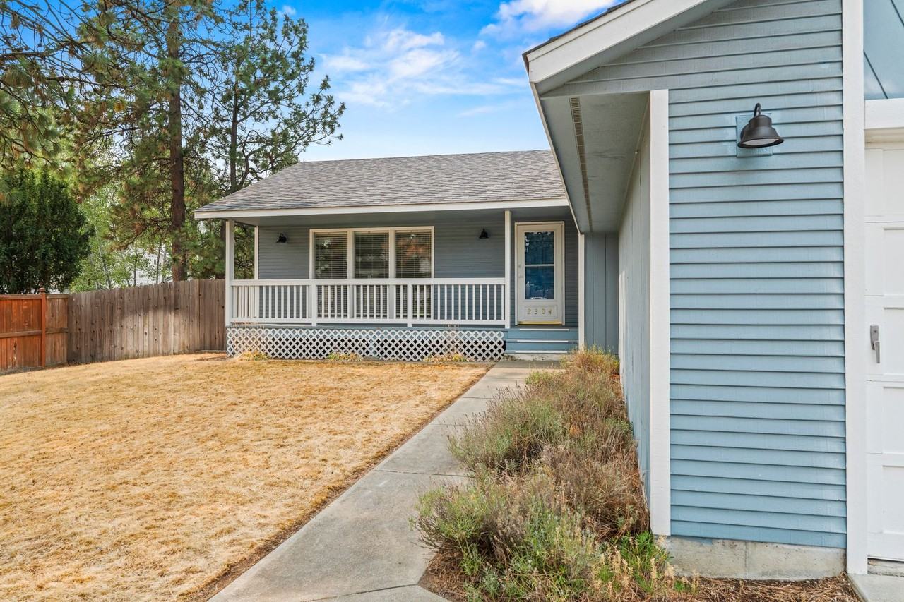 2304 S Evergreen Rd - Photo 2 of 27