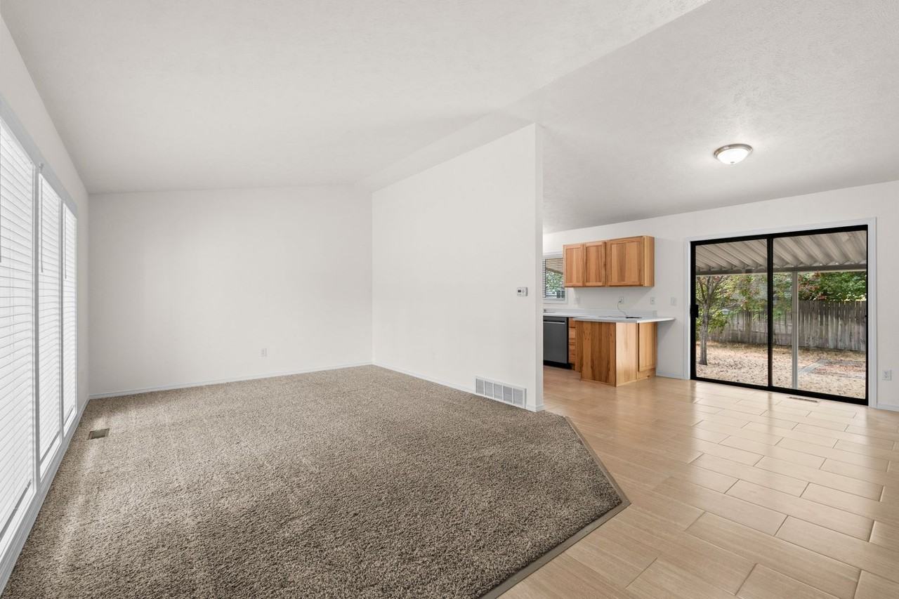 2304 S Evergreen Rd - Photo 7 of 27