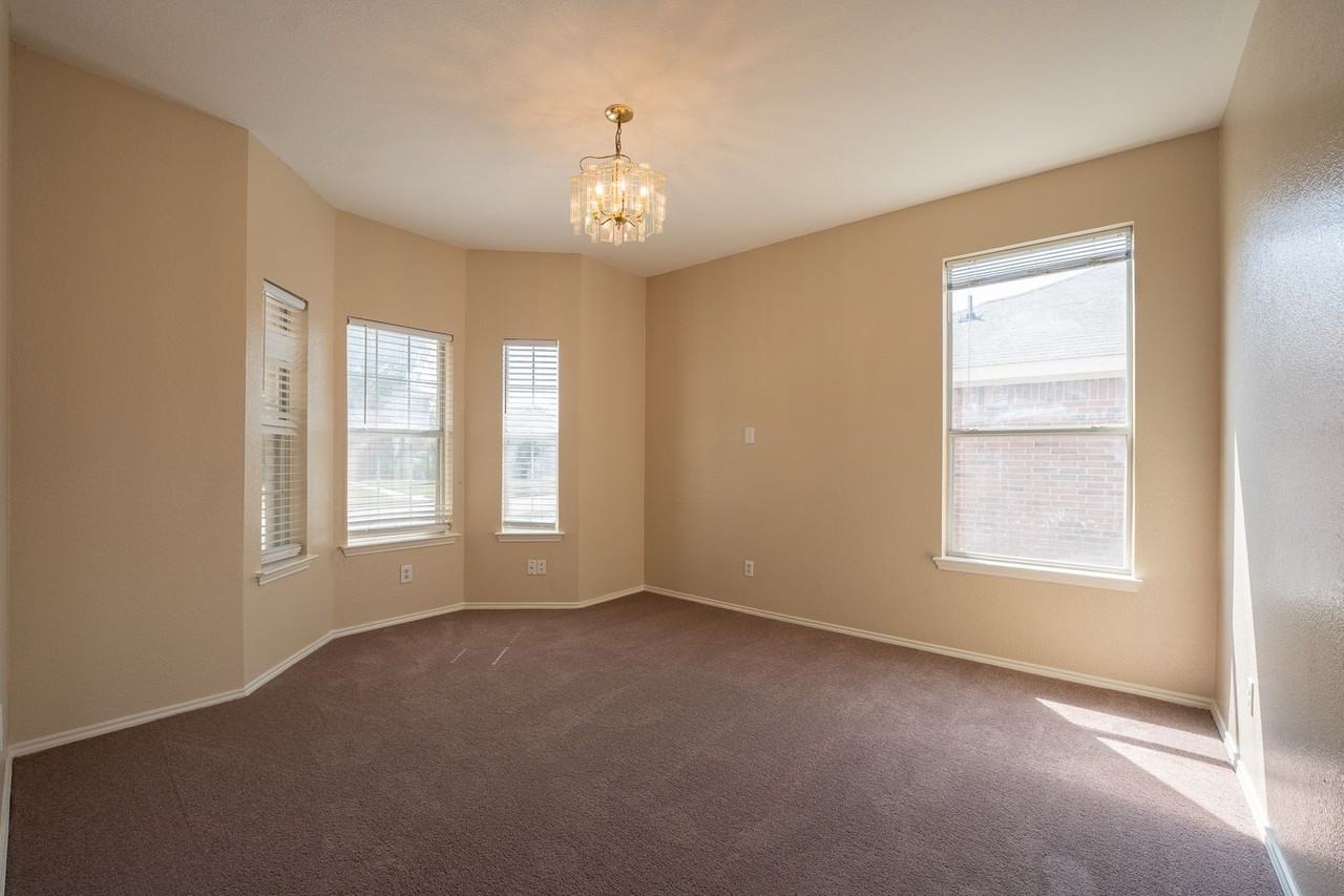 447 Maplegrove Rd - Photo 3 of 15