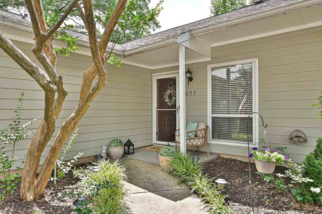 1077 Sardis Cove Dr - Photo 2 of 23