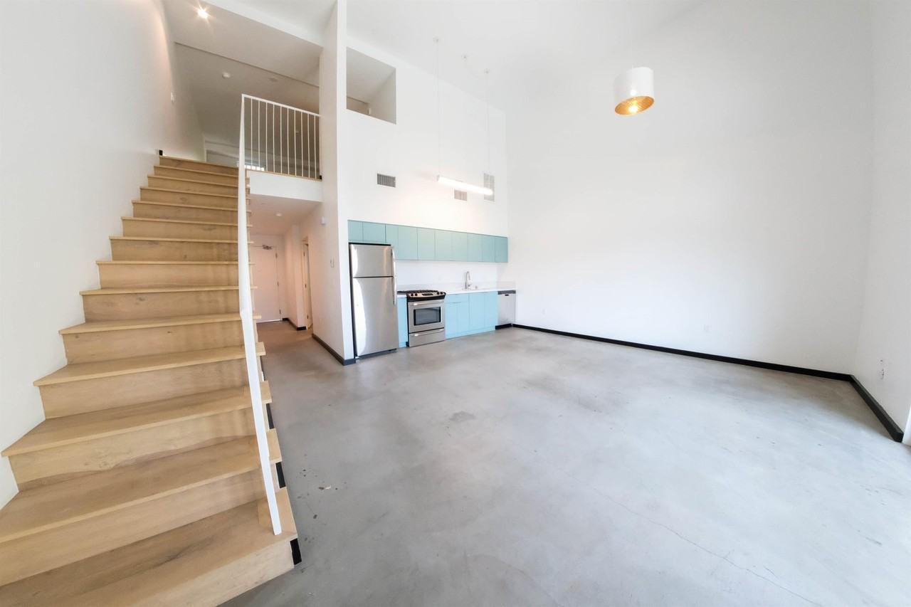 1313 Sunset Blvd - Photo 3 of 28