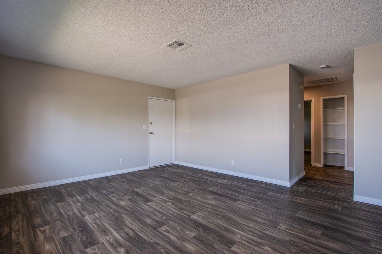 Evergreen Avenue 5009 - 1 - Photo 2 of 17