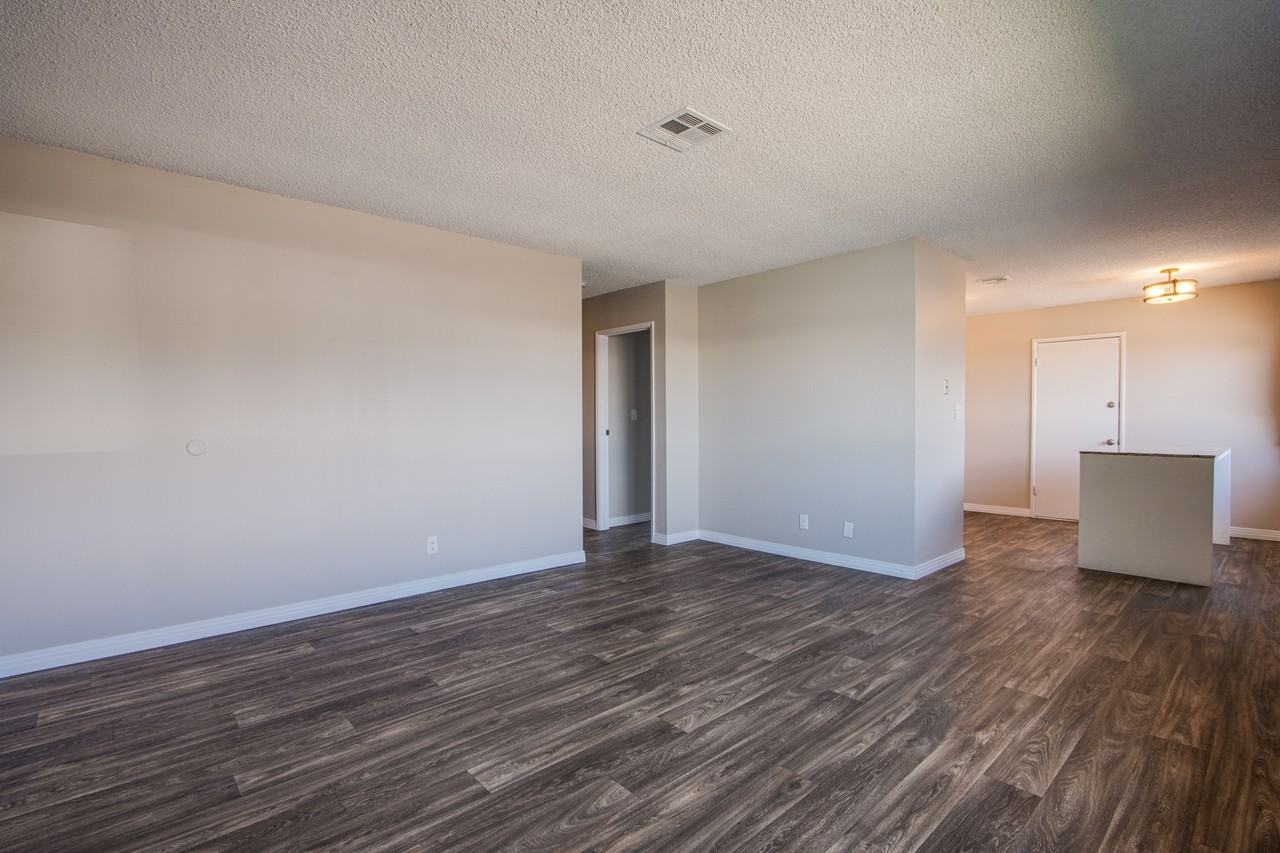 Evergreen Avenue 5009 - 1 - Photo 3 of 17