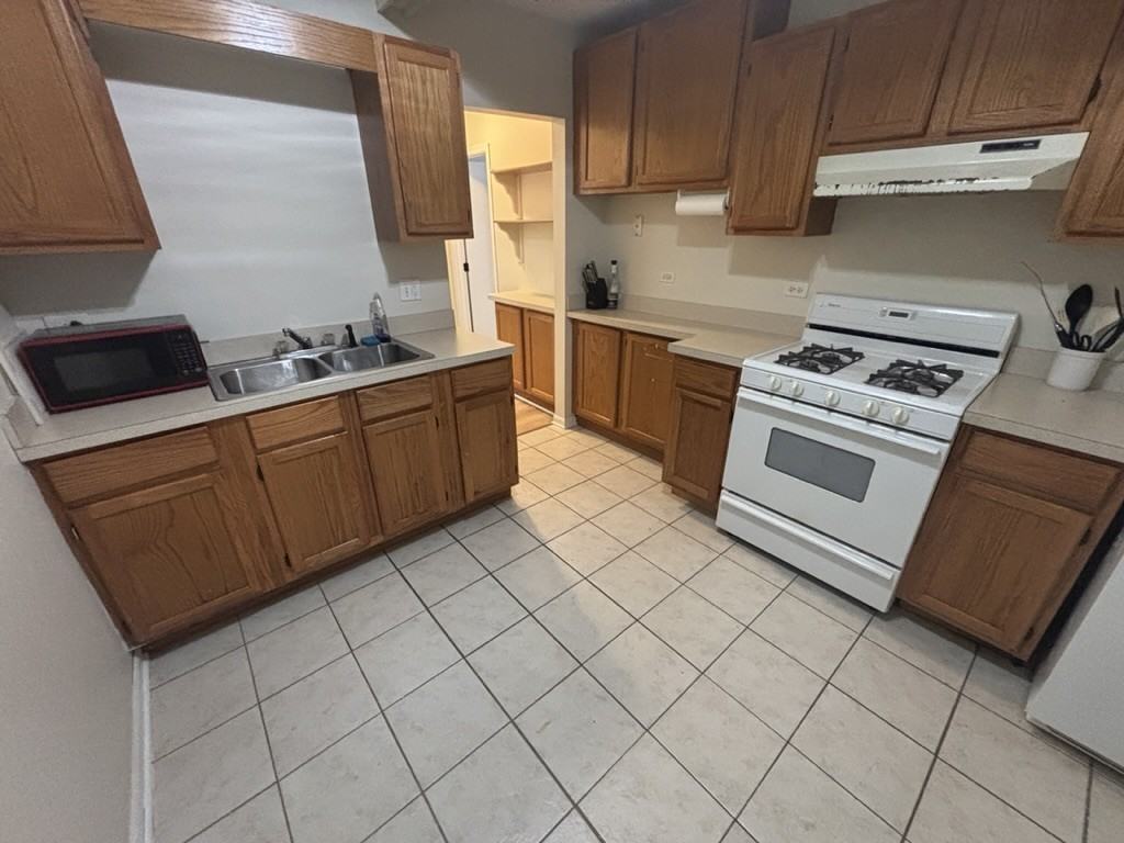 11028 Front Street - Photo 2 of 19