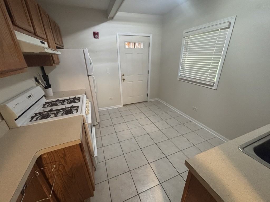 11028 Front Street - Photo 3 of 19