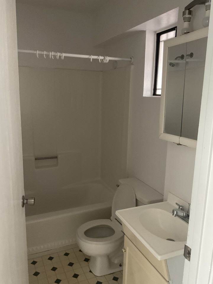 318 Princeton Drive Southeast - Photo 3 of 5