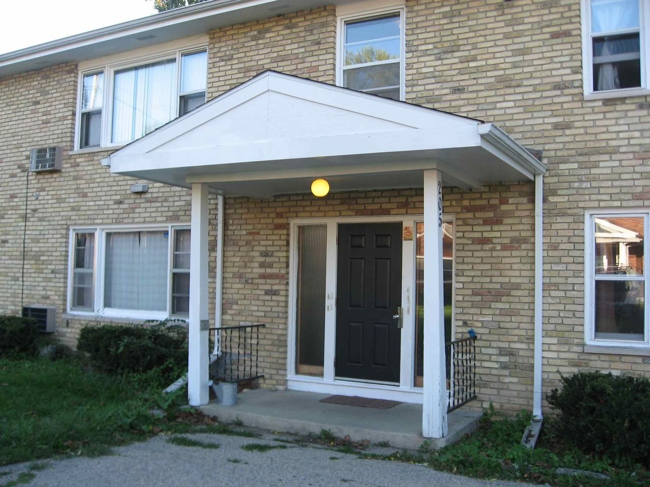 205-209 SUNNY MEADE LANE - Photo 2 of 24