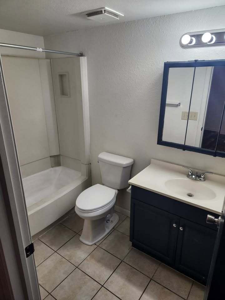 2228 S. Oliver Ave. - Photo 3 of 6