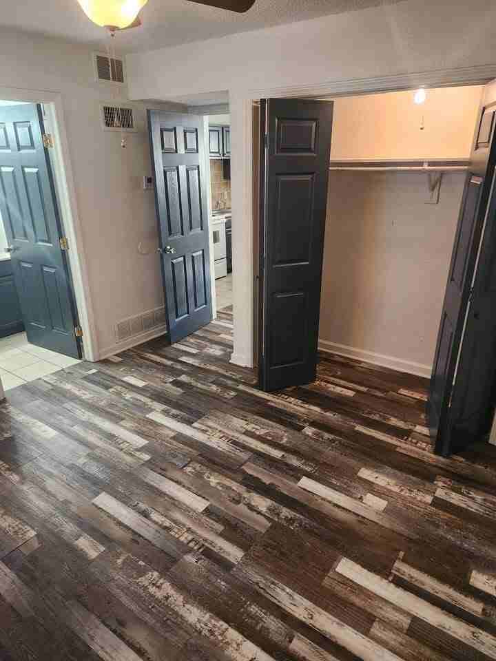 2228 S. Oliver Ave. - Photo 4 of 6