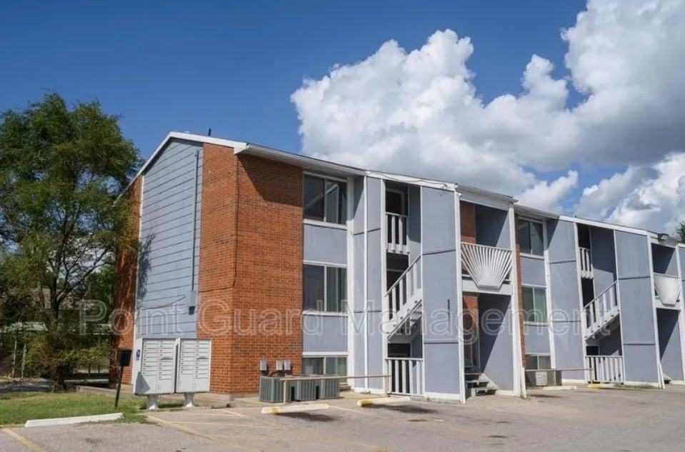 2228 S. Oliver Ave. - Photo 5 of 6