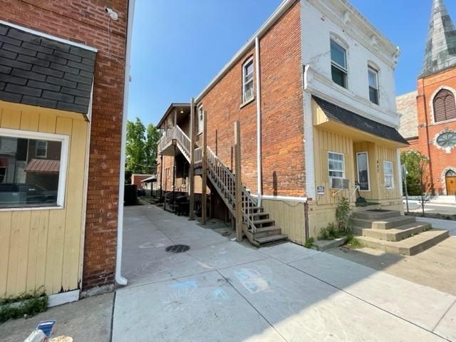 427 W. 7th St - Photo 2 of 8