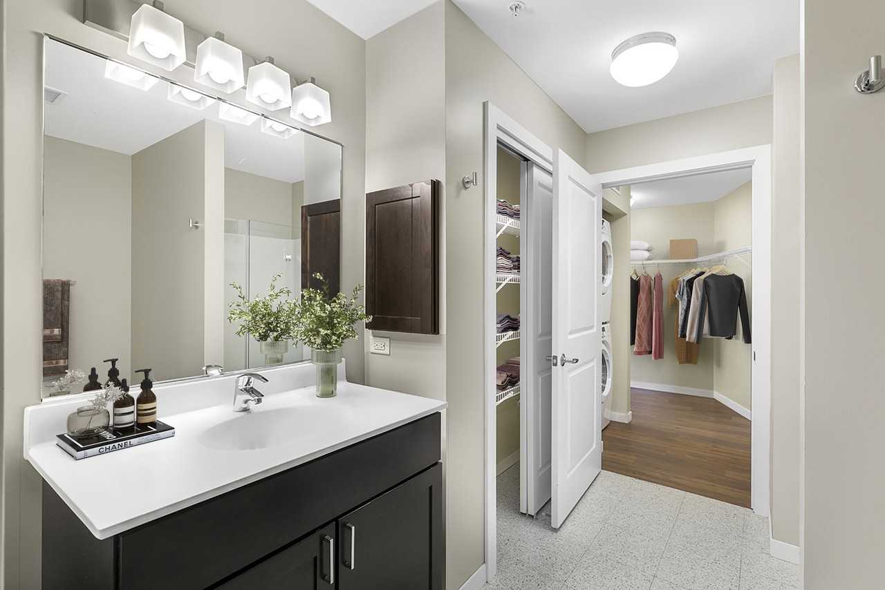 430 Oak Grove - Photo 6 of 36