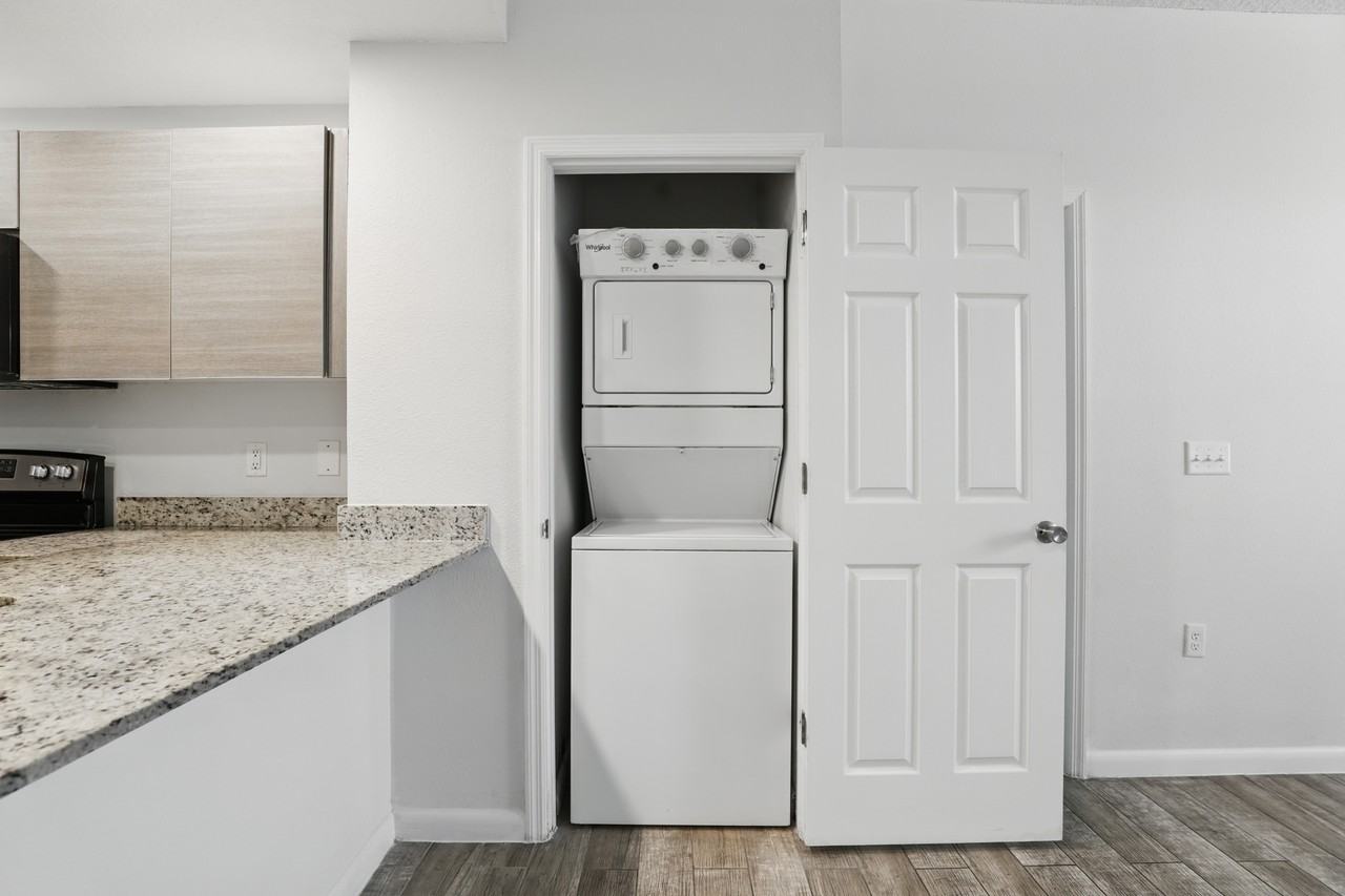 PALAZZO RESIDENCES II - Photo 4 of 42