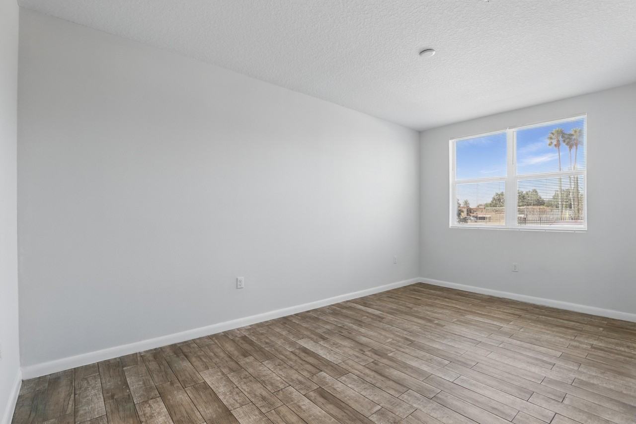 PALAZZO RESIDENCES II - Photo 7 of 42