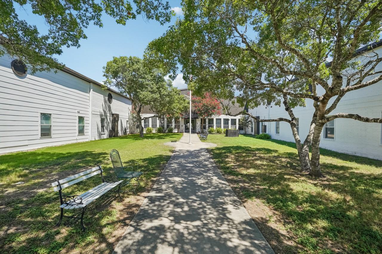 264 Loma Vista St, New Braunfels, TX 78130 - Photo 2 of 50