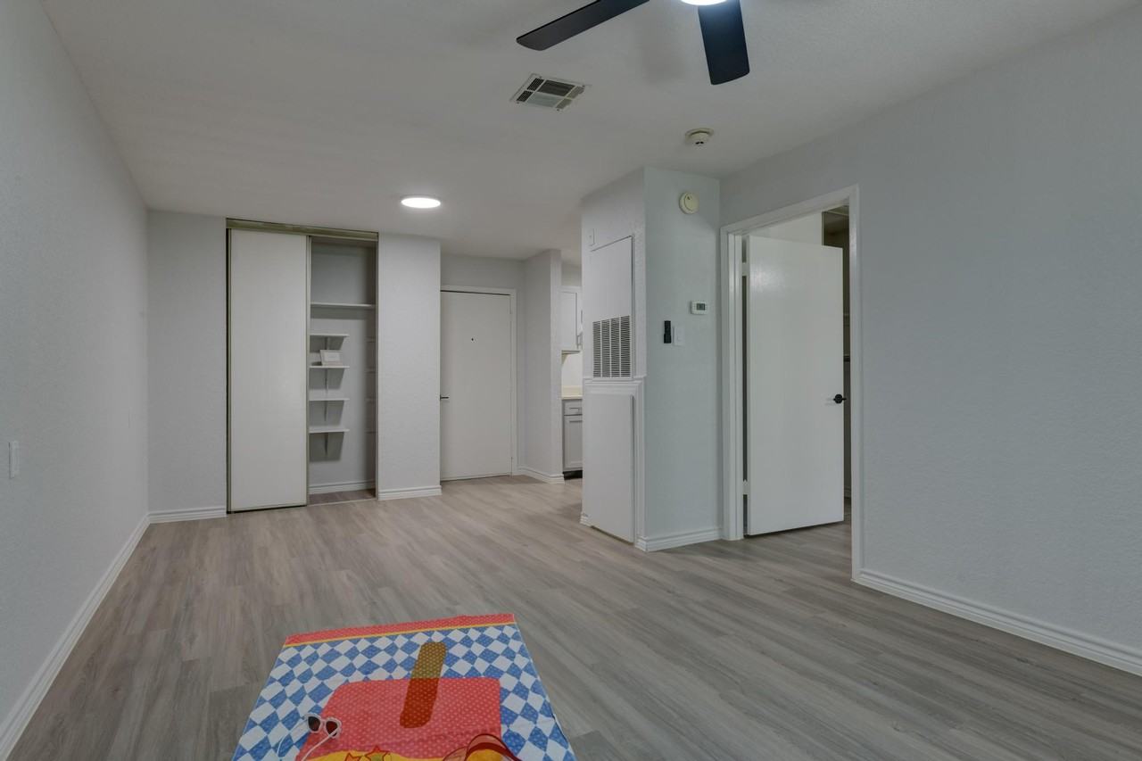 264 Loma Vista St, New Braunfels, TX 78130 - Photo 7 of 50