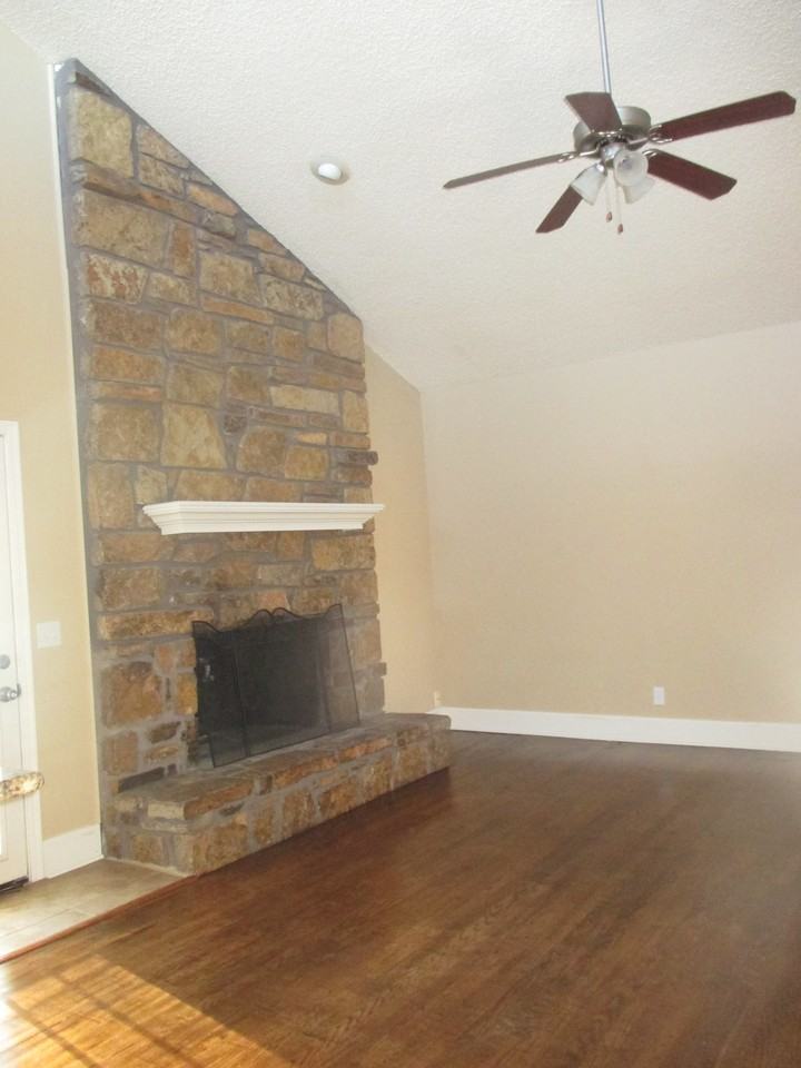 3132 SW 100th St - Photo 3 of 12