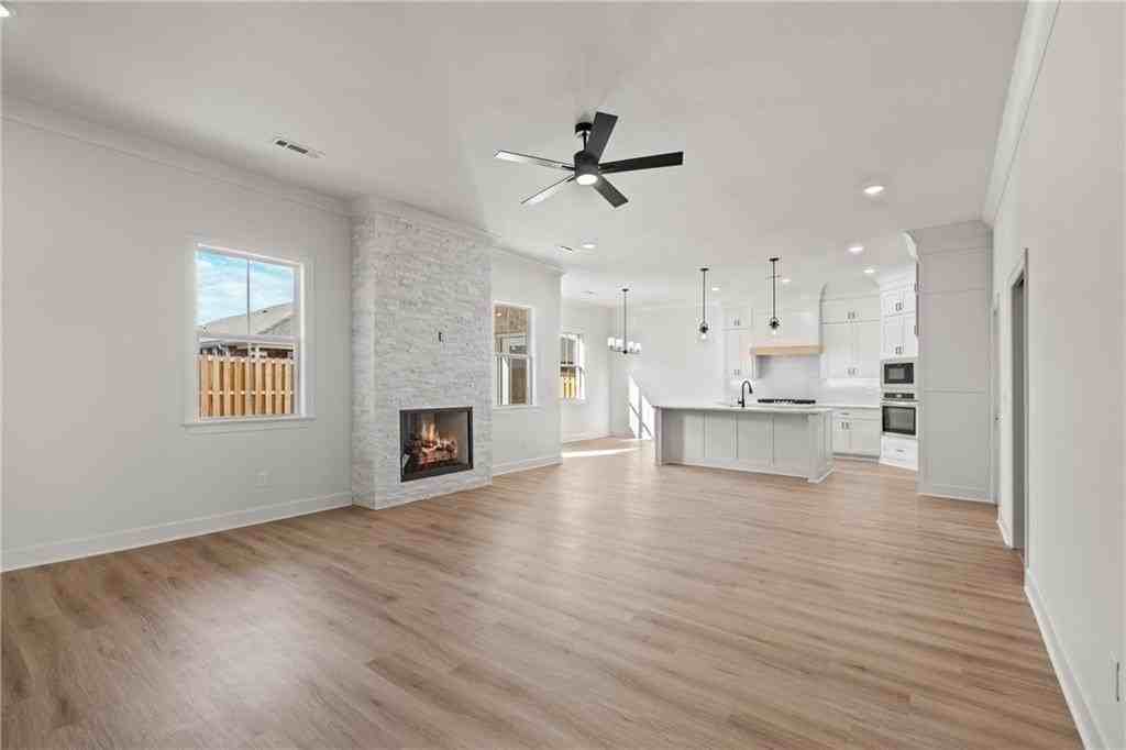 550 Apollo Dr - Photo 7 of 37