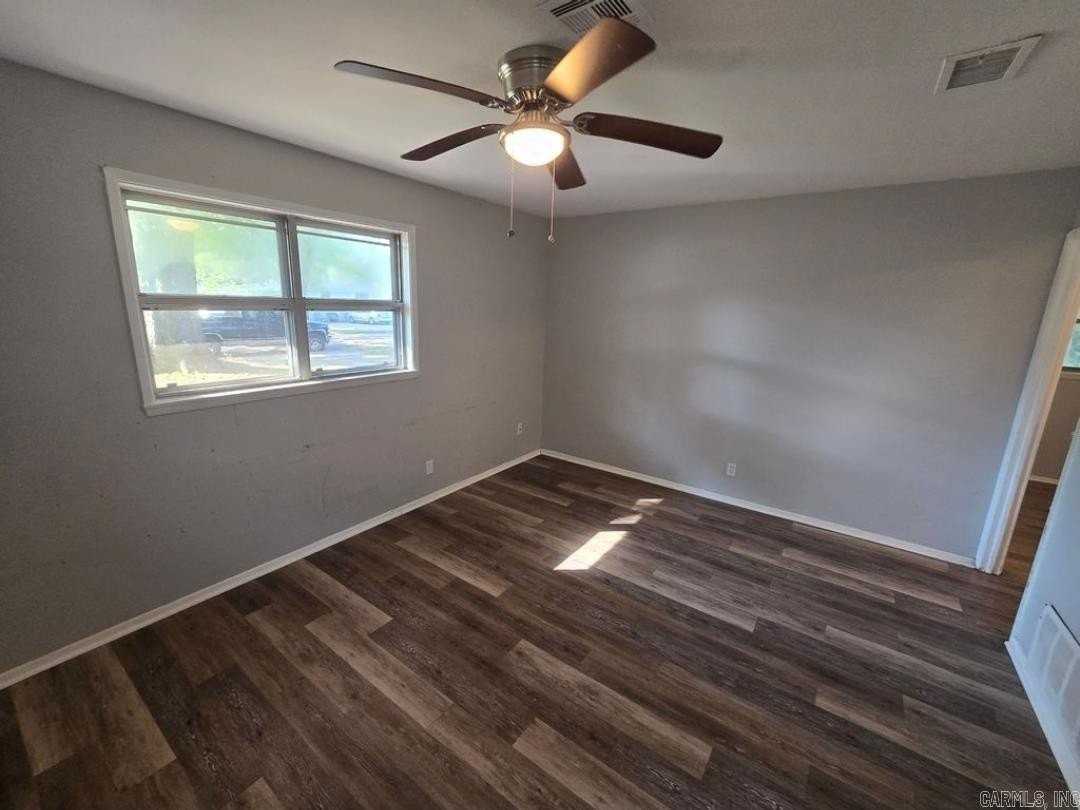 620 Neal St - Photo 2 of 10