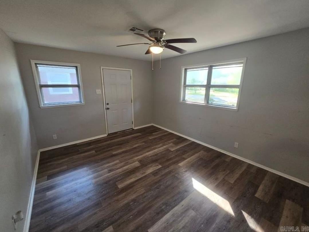 620 Neal St - Photo 4 of 10