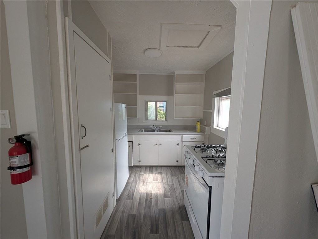 615 6th Street - Photo 6 of 10