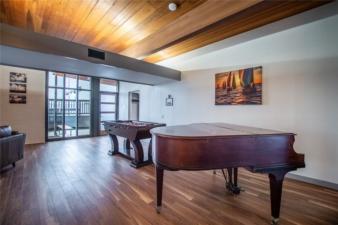 1617 Ocean Dr - Photo 5 of 40