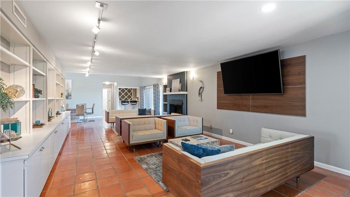 4243 Ocean Drive - Photo 4 of 30